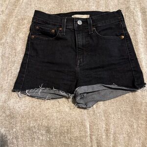 High Rise Black Levi’s Shorts